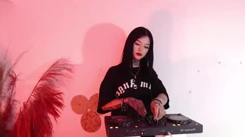 Snapshot of isabella__dark chatting on January 3, 2025, 10:29 pm online show from January 3, 2025, 10:29 pm