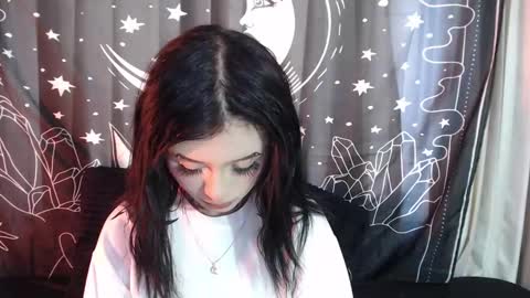 Snapshot of isabella__dark chatting on January 11, 2025, 9:25 pm online show from January 11, 2025, 9:25 pm