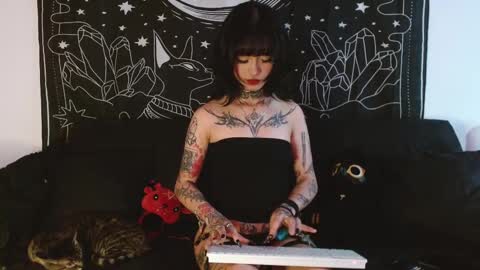 Snapshot of isabella__dark chatting on November 5, 2025, 10:10 pm online show from November 5, 2025, 10:10 pm