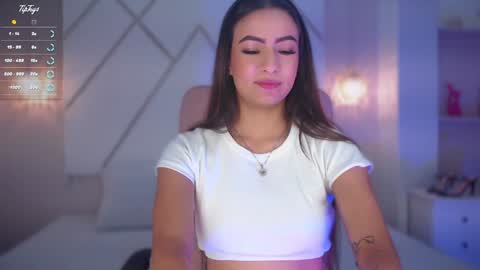 Snapshot of isabella__shine chatting on February 4, 2025, 3:26 pm Isa online show from February 4, 2025, 3:26 pm