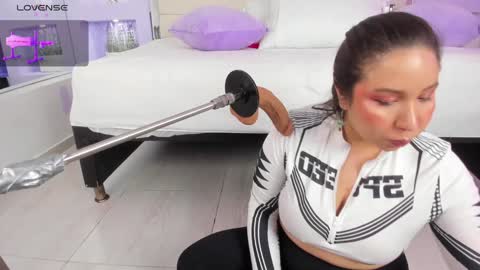 Snapshot of isabella_daniell chatting on January 31, 2025, 3:41 am Isa online show from January 31, 2025, 3:41 am