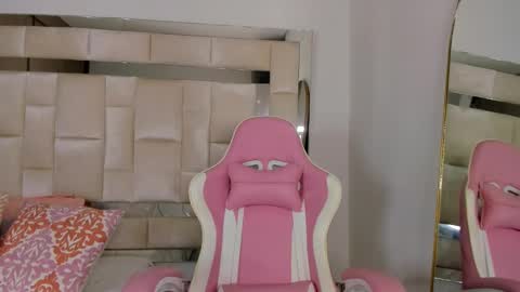 Snapshot of isabella_gomez11 chatting on March 2, 2025, 12:20 am isabella_gomez11 online show from March 2, 2025, 12:20 am