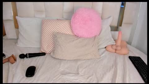 isabella_gomez11 online show from June 11, 2026, 12:32 am