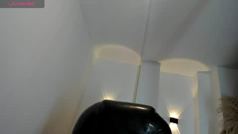 Isabella online show from July 7, 2026, 6:47 am