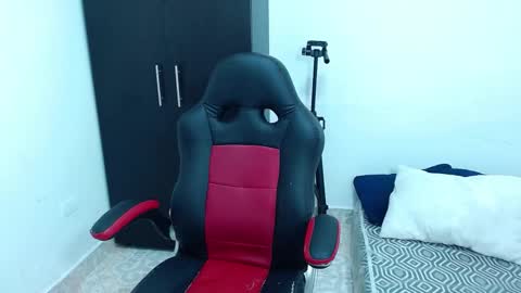 Snapshot of isabella_hots chatting on December 11, 2024, 10:14 am estefania online show from December 11, 2024, 10:14 am