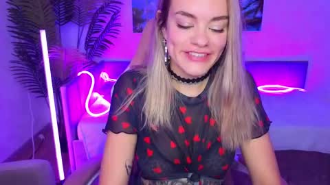 Isabella online show from October 25, 2025, 8:55 am