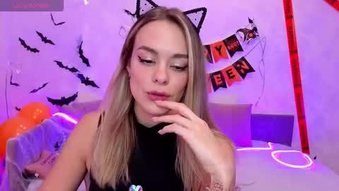 Isabella online show from November 6, 2025, 8:37 am