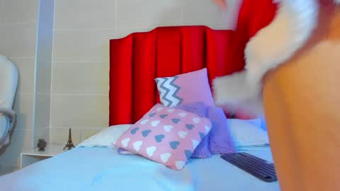 isabella montez online show from December 23, 2024, 10:33 pm