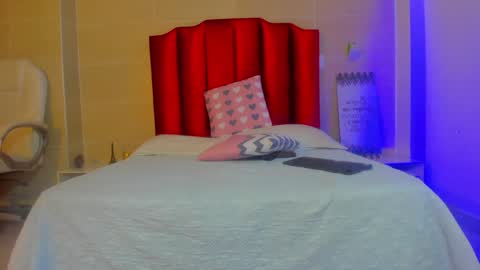 isabella montez online show from December 28, 2024, 6:08 pm