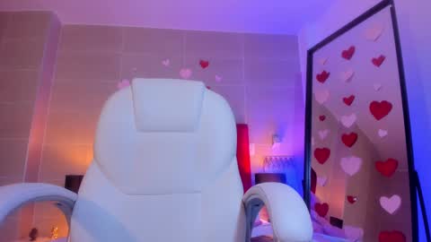 isabella montez online show from February 10, 2025, 3:21 pm