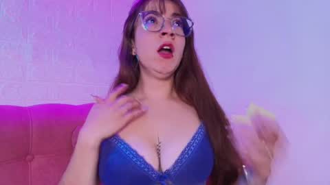 Isabella online show from October 29, 2025, 9:00 am