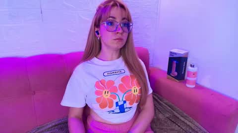 Snapshot of isabella_noir1 chatting on December 2, 2025, 1:33 am Isabella online show from December 2, 2025, 1:33 am