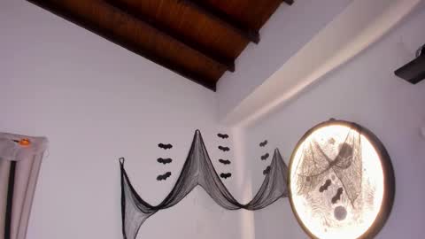 Snapshot of isabella_rosssi1 chatting on October 19, 2025, 5:02 pm isabella_rosssi1 online show from October 19, 2025, 5:02 pm