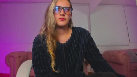 Snapshot of isabella_rross chatting on December 18, 2024, 9:58 am Isabella Rros online show from December 18, 2024, 9:58 am