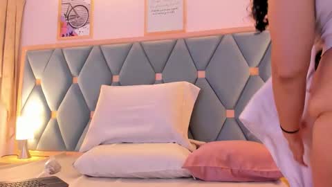 Snapshot of isabella_walton_ chatting on January 16, 2026, 11:14 am Bella online show from January 16, 2026, 11:14 am