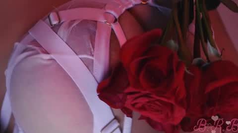 Snapshot of isabella_whiite chatting on December 19, 2024, 12:13 am Isabella White online show from December 19, 2024, 12:13 am