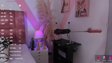 Snapshot of isabella_whiite chatting on February 5, 2026, 4:44 pm Isabella White online show from February 5, 2026, 4:44 pm