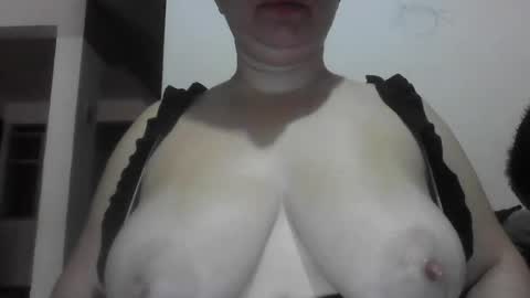 isabellaa_hills_ online show from July 14, 2026, 5:51 pm
