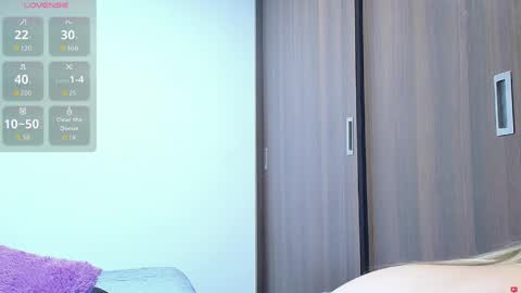 isabellaa_smith03 online show from April 27, 2026, 10:46 am
