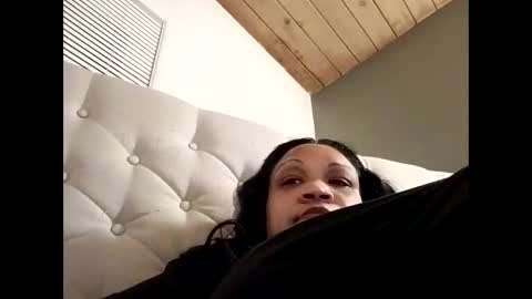 Isabella online show from April 12, 2026, 7:46 am