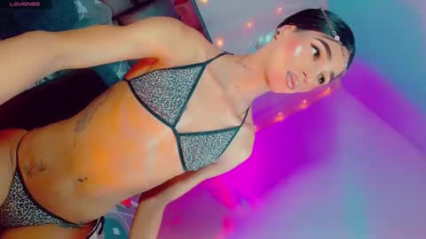isabellagirs online show from January 16, 2026, 9:02 am