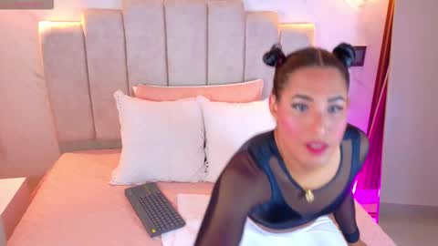 Snapshot of isabellaho1317 chatting on October 12, 2025, 10:42 pm Isabella online show from October 12, 2025, 10:42 pm