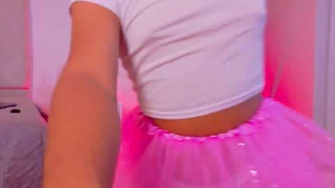 Isabella online show from November 14, 2025, 7:51 am