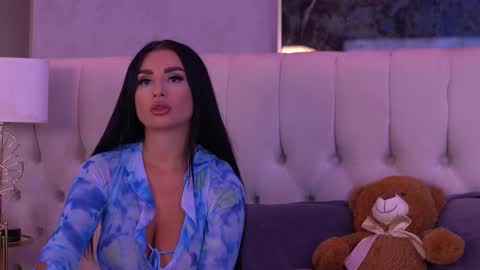 IsabelleHunt online show from September 11, 2025, 5:07 am