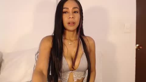 Snapshot of isabellla_grenz chatting on October 5, 2025, 10:18 pm Isabella online show from October 5, 2025, 10:18 pm