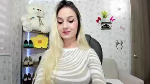 Snapshot of isablonde1 chatting on July 8, 2026, 9:30 pm ISABELLA online show from July 8, 2026, 9:30 pm