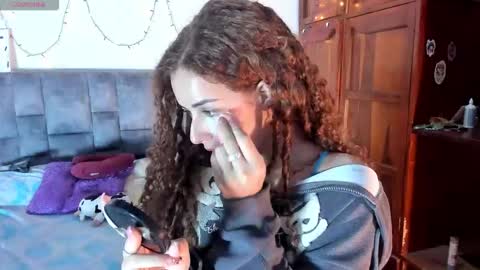 Isabela  online show from December 16, 2025, 2:05 am