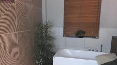 Snapshot of isasanders chatting on October 19, 2025, 7:47 pm I S A S AN D E R S online show from October 19, 2025, 7:47 pm