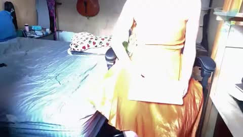 Isis  Alan online show from March 16, 2026, 12:42 pm