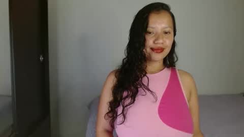 Snapshot of isis_cb17 chatting on January 11, 2025, 7:49 pm Isis online show from January 11, 2025, 7:49 pm