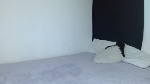 Snapshot of isis_cb17 chatting on February 10, 2025, 8:42 pm Isis online show from February 10, 2025, 8:42 pm