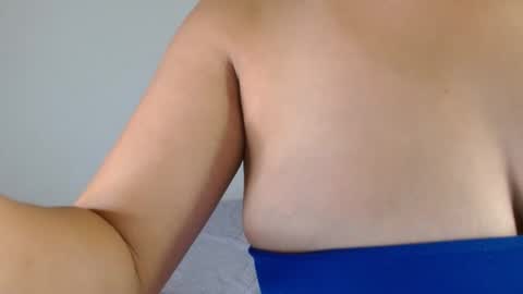 Snapshot of isis_cb17 chatting on February 11, 2025, 8:42 pm Isis online show from February 11, 2025, 8:42 pm