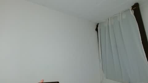 Snapshot of isis_cb17 chatting on February 18, 2025, 11:52 pm Isis online show from February 18, 2025, 11:52 pm