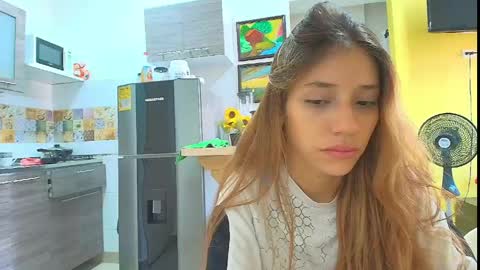 Snapshot of isis_pink chatting on April 26, 2026, 3:32 pm Alaya online show from April 26, 2026, 3:32 pm