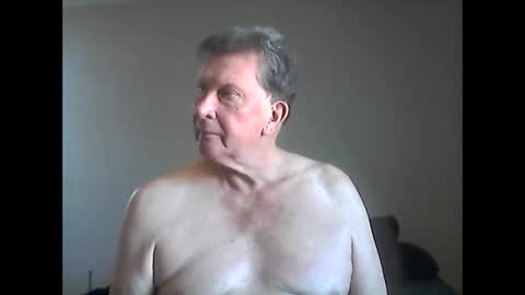 island625103 online show from February 21, 2025, 9:11 pm