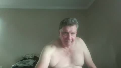 island625103 online show from September 9, 2025, 9:47 pm