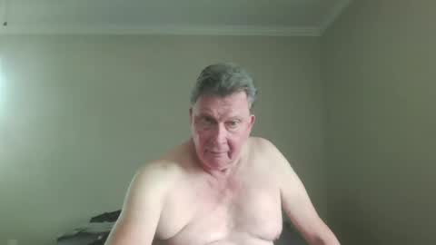 island625103 online show from October 7, 2025, 6:27 pm