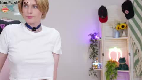 Lou  Peaches online show from July 5, 2026, 2:13 pm