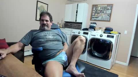 Snapshot of islandguy70 chatting on October 29, 2025, 9:11 am Jim online show from October 29, 2025, 9:11 am