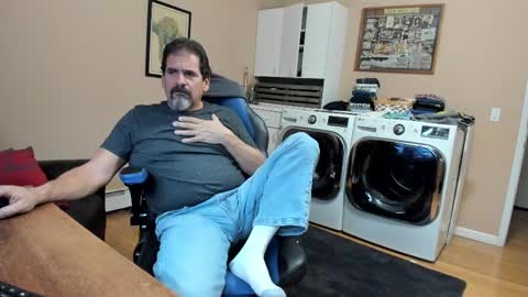 Snapshot of islandguy70 chatting on October 29, 2025, 9:16 pm Jim online show from October 29, 2025, 9:16 pm