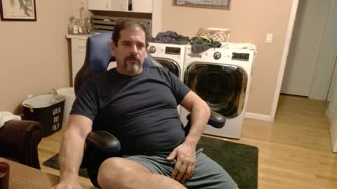 Snapshot of islandguy70 chatting on November 9, 2025, 4:00 am Jim online show from November 9, 2025, 4:00 am