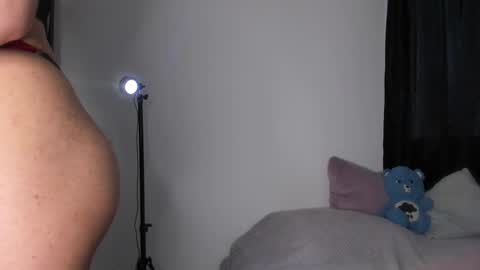 Snapshot of isnotforeveryone chatting on February 7, 2025, 10:52 pm Julyane online show from February 7, 2025, 10:52 pm