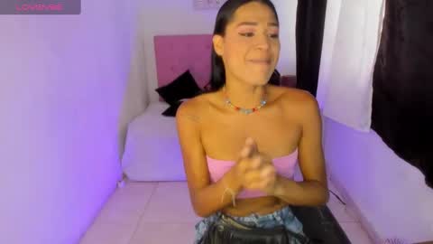 issa_kitty online show from October 7, 2025, 5:32 pm