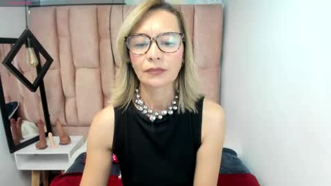 Snapshot of issa_milf__ chatting on April 29, 2026, 3:05 pm ISSA MILF online show from April 29, 2026, 3:05 pm