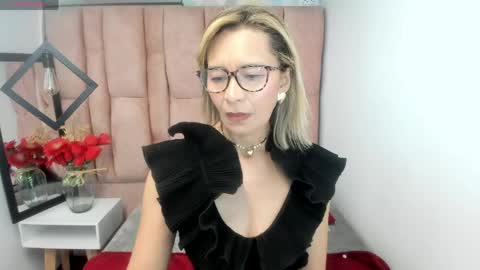 Snapshot of issa_milf__ chatting on June 4, 2026, 1:39 pm ISSA MILF online show from June 4, 2026, 1:39 pm