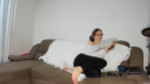 Issabelle online show from December 3, 2024, 10:39 am